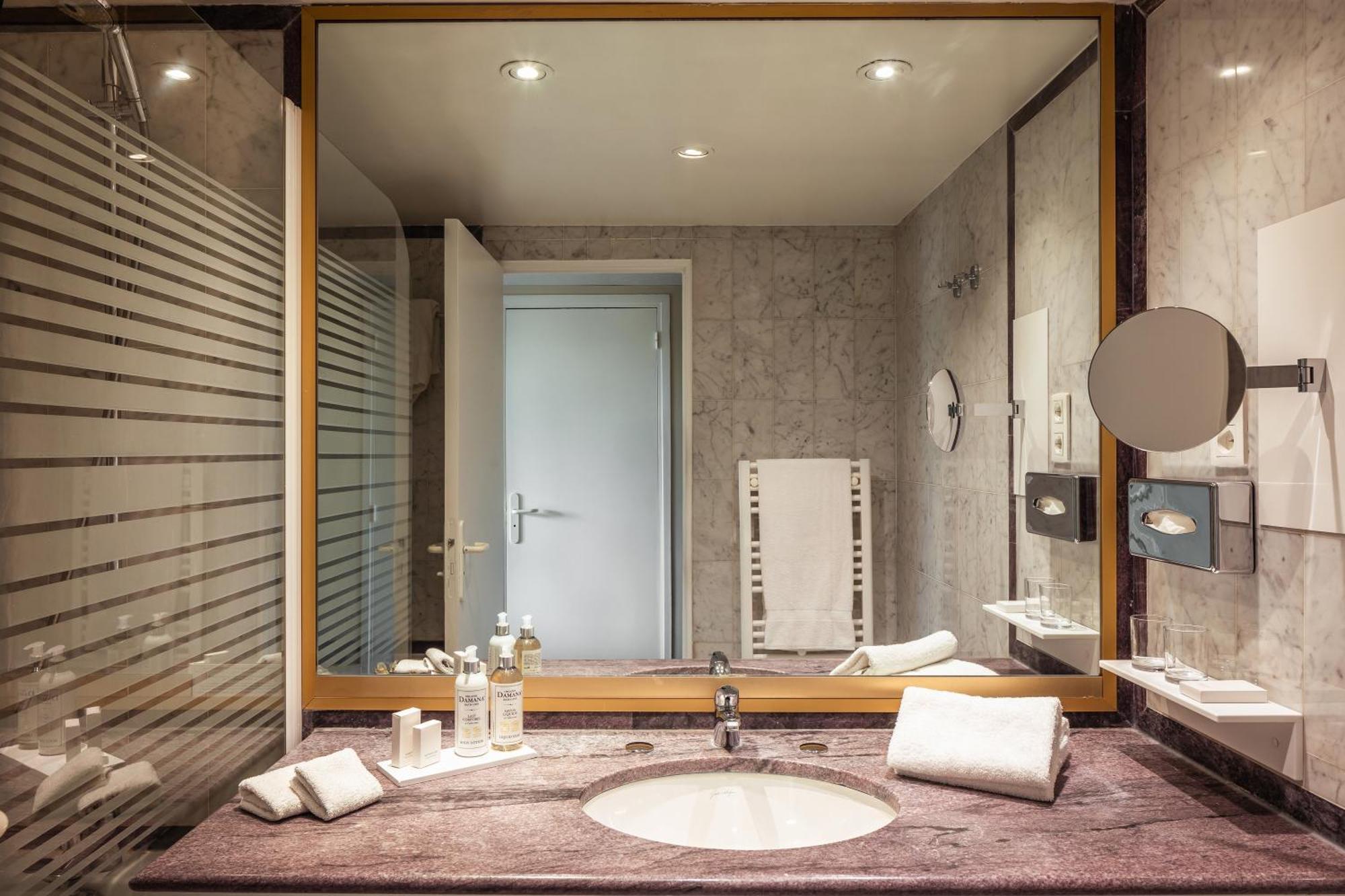 Royal Garden Champs-Elysees Hotel Paris Exterior photo