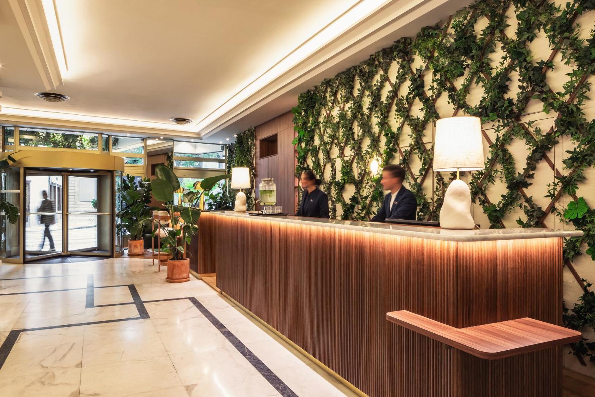 Royal Garden Champs-Elysees Hotel Paris Exterior photo