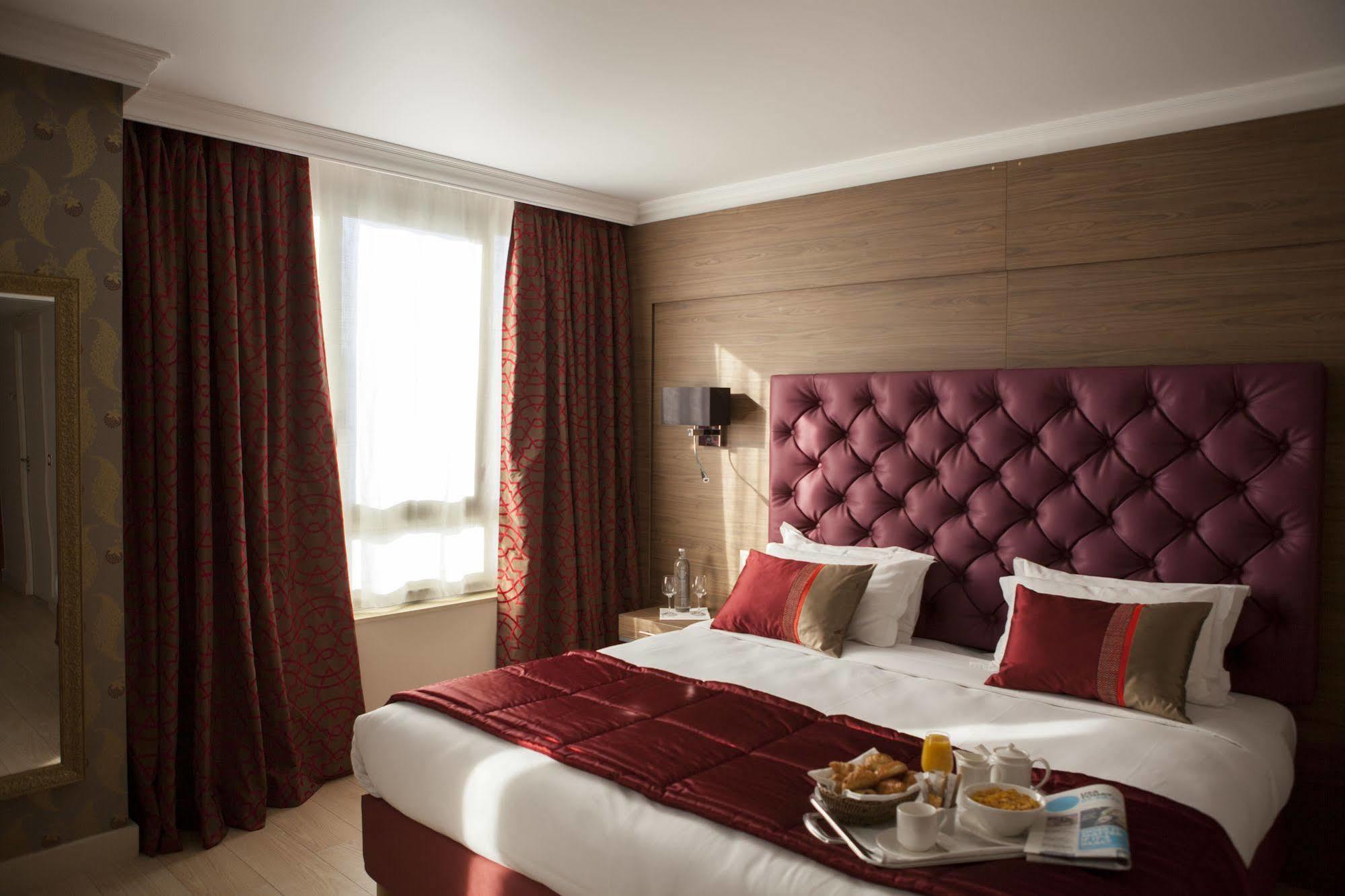Royal Garden Champs-Elysees Hotel Paris Exterior photo